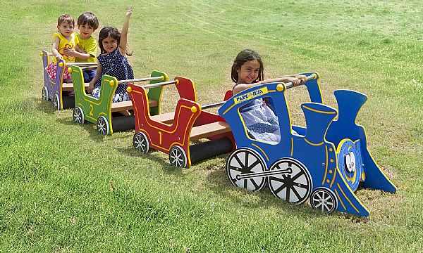 "טוטו הקטר" - רכבת עם קרונות