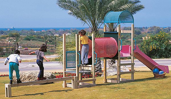 "מידי במבינו" מתקן חצר