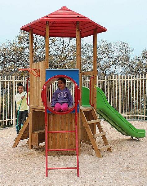 "פליי ג'ים" מתקן חצר מעץ