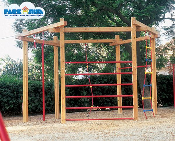מתקן כושר משושה מעץ