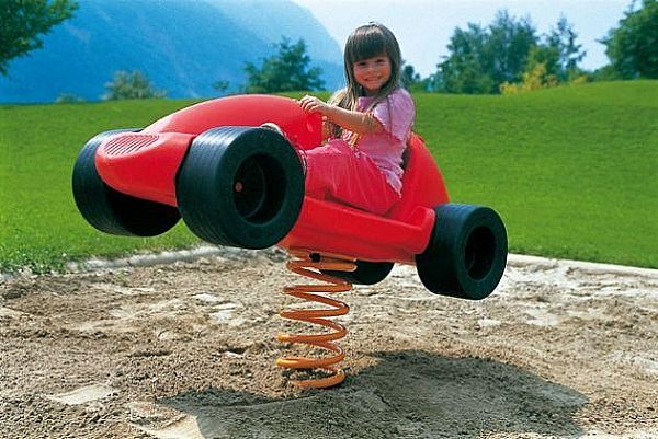 "מכונית" דמות על קפיץ