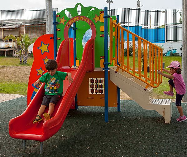 מתקן משולב הבית הקסום