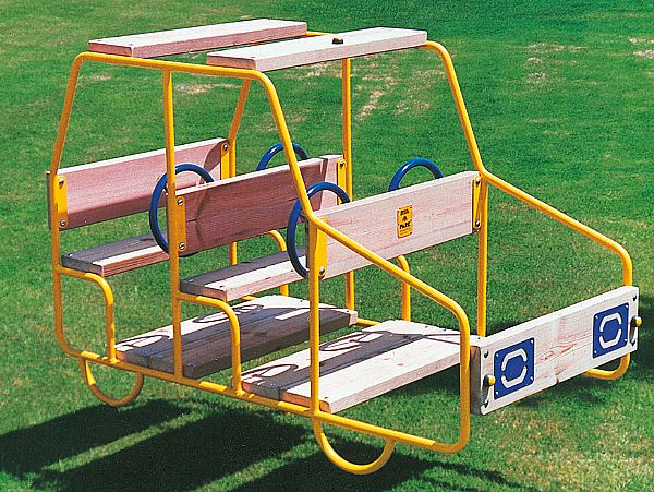 "ג'יפ 4 הגאים" מתקן חצר