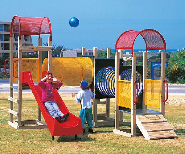 "מקסי במבינו" מתקן חצר