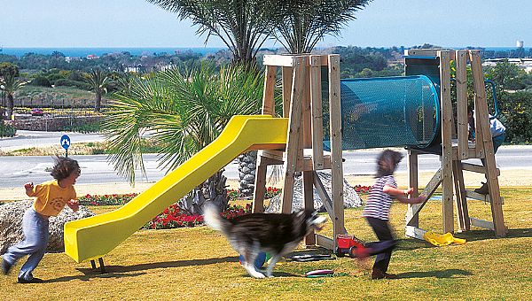 מתקן זחילה ומגלשה מתקן חצר