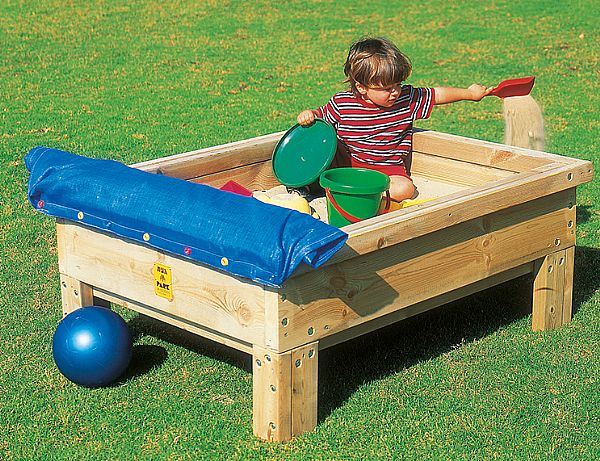 שולחן חול עם כיסוי