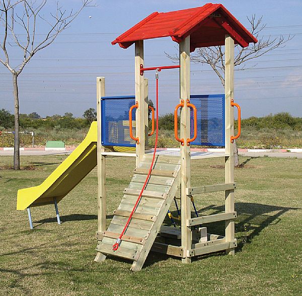 "בת הים הקטנה" מתקן חצר