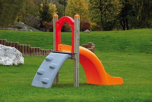 מגלשה לפעוטות עם קיר טיפוס